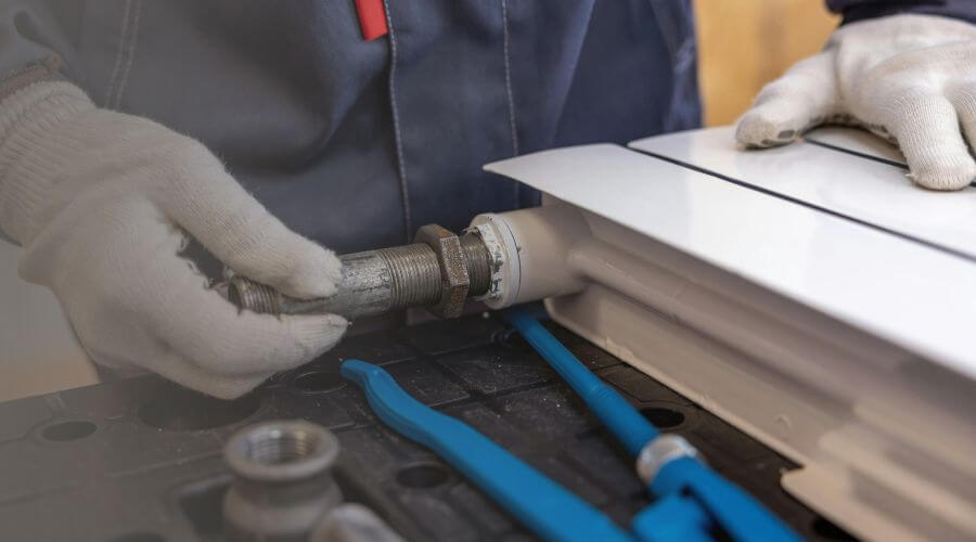 Burst Pipe Repair in Kilbourne, IL